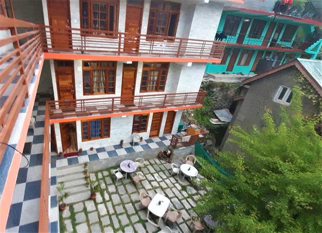 Shanti Dham Guest House & Cafe - Manali (Himachal Pradesh), Manali